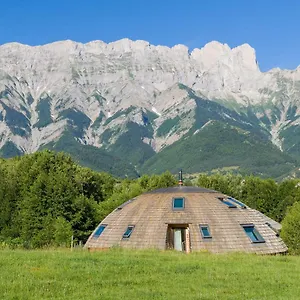 https://au-dela-des-nuages-maison-dhotes-insolite-spa.fr-provencehotel.com